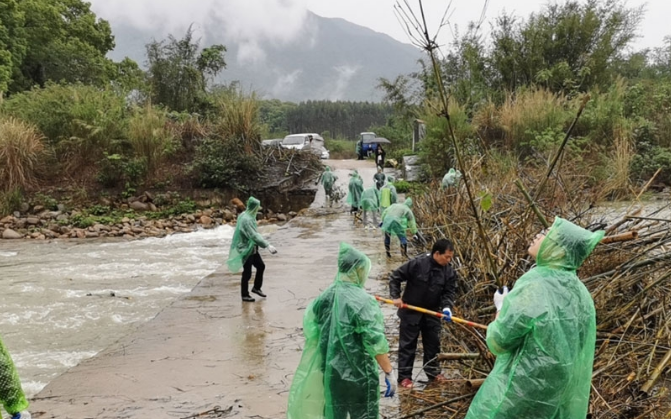 寒潮蓝色预警：中东部大部气温下降6～10℃