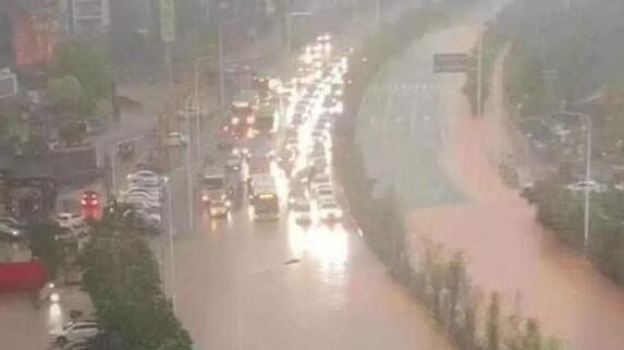 广州强对流多发季局地暴雨 市民出行需注意交通安全