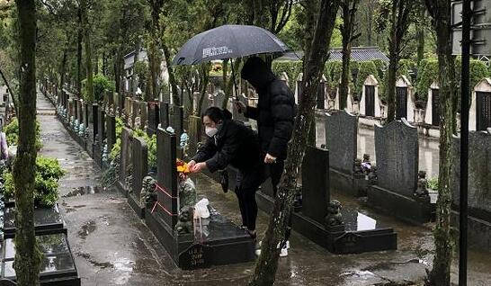 清明节祭祀人流车流高峰将至 乌鲁木齐发布清明出行通告