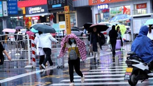 江苏大部地区持续强降雨 今日南京最高气温不足10℃