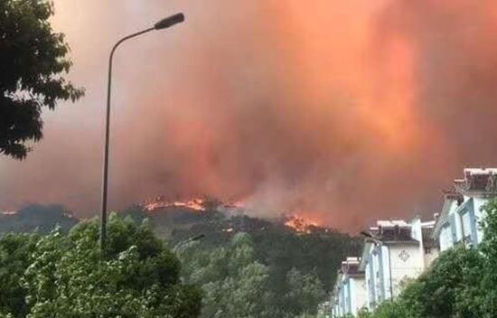 受森林火灾影响 西昌部分路段实行紧急交通管制