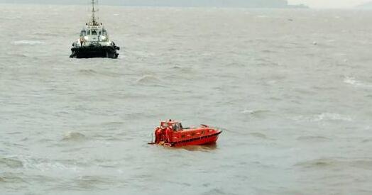 海上刮7级大风致北部湾两渔船 目前13名落水人员已获救