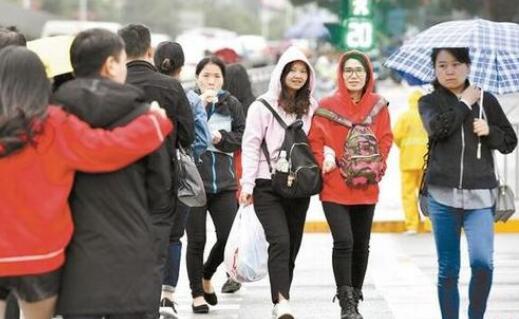 今日浙江大风降雨双双来袭 杭州气温跌至12℃体感湿冷