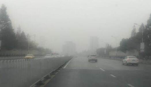 受雾霾天气影响 江苏部分路段实行特级交通管制