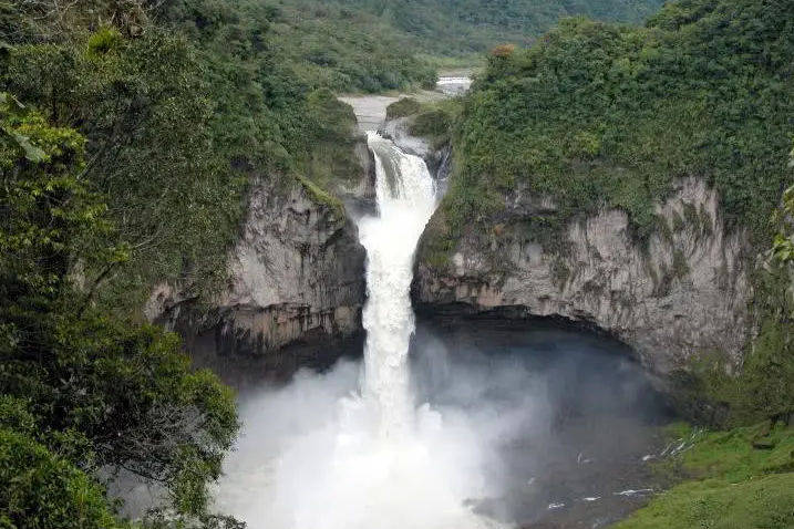 厄瓜多尔最高瀑布“失踪” NASA卫星拍到前后对比图