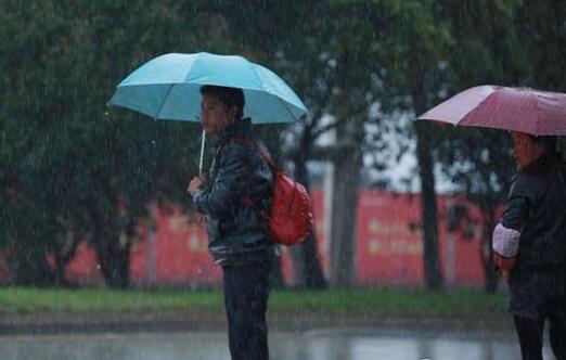 强降雨覆盖湖南全省气温跌至11℃ 局地伴有强对流天气
