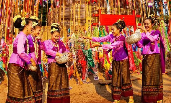 云南傣族泼水节的由来 傣族泼水节是为了纪念谁