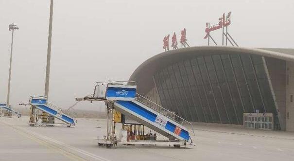 受大风沙尘天气影响 阿克苏机场航班取消6架次