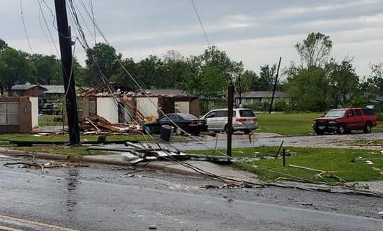 美国南部龙卷风死亡人数增至19人 预计暴风雨将持续五天