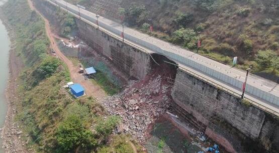 四川宜宾一旅游公路发生塌方 恢复时间将另行通知