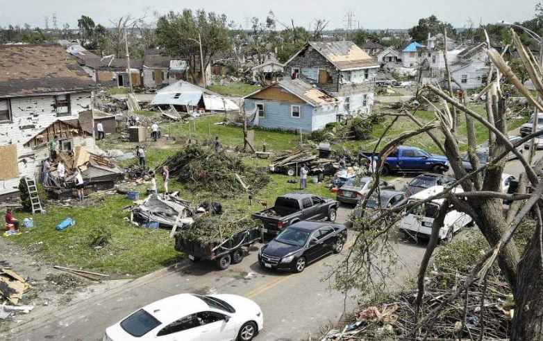 美国南部龙卷风致33人死亡 多处房屋受损大树被刮倒