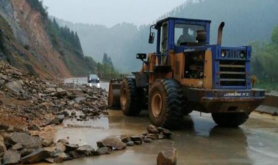 湖南永州境内多处隐患点发生塌方 目前路面塌方体全部清除恢复通行