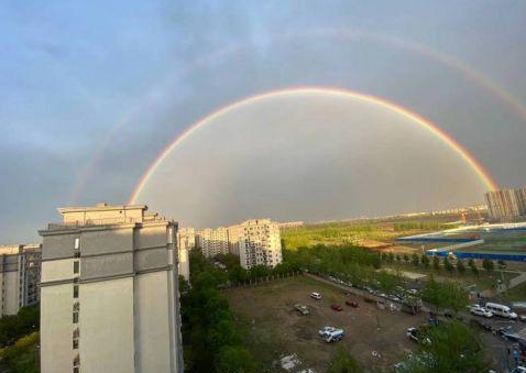 北京双彩虹现场实拍 大雨后迎来短暂彩虹