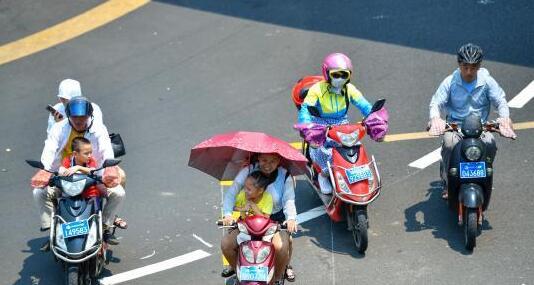 湖南局地气温升至33℃体感炎热 明后两天长沙等地有大暴雨