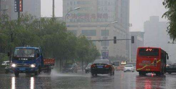 福建河北等多地现大雾 中东部有大范围降雨