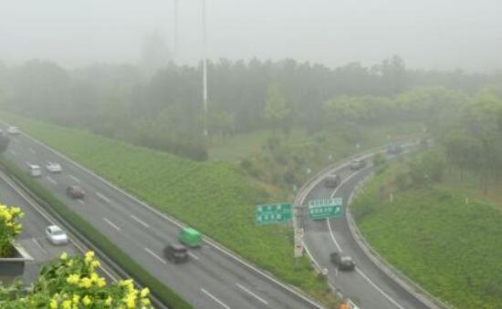 受大雾与车流量影响 河北部分高速站口全部关闭