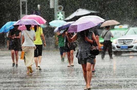 陕西大范围降雨伴有7级大风 局地气温跌至23℃体感凉快