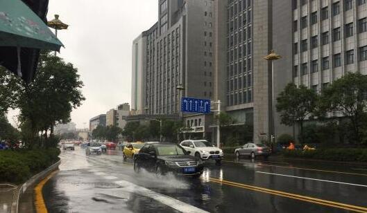 江苏江淮一带仍有暴雨24℃左右 这周末全省多云为主