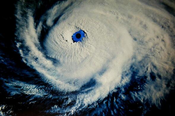 台风眼是怎么形成的 台风眼为什么风平浪静