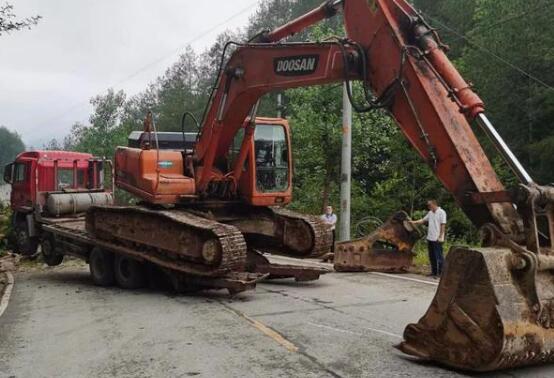 重庆万州国道一路段发生塌方 目前该路段已恢复正常通行