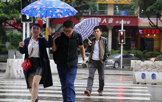 安徽发布暴雨黄色预警 省会合肥白天气温跌至22℃