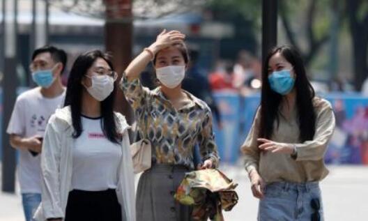 北京转多云气温依旧较高有29℃ 市民们户外需适时增减衣物