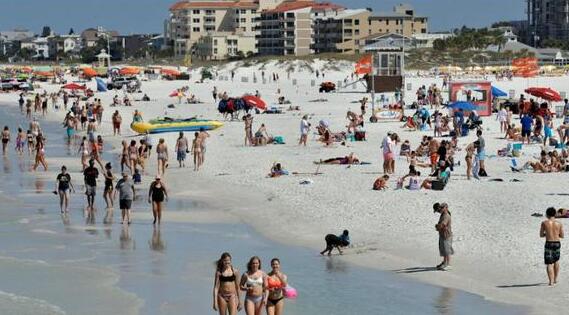 希腊遭遇气温40℃高温热浪袭击 疫情期间海滩重新开放引堪忧