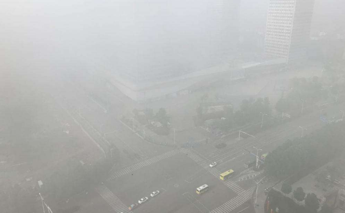 江西湖南遭大雨侵袭 江汉黄淮大雾降低能见度