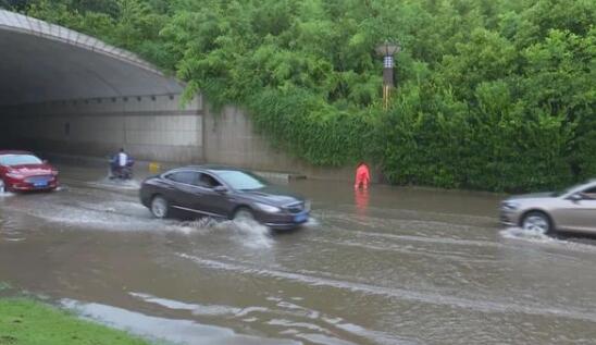株洲气象台发布暴雨蓝色预警 市内多条路段积水严重