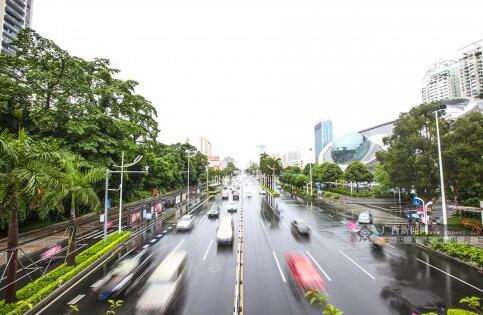 今明两天广西各地降雨频繁 桂林柳州等地高温33℃以上