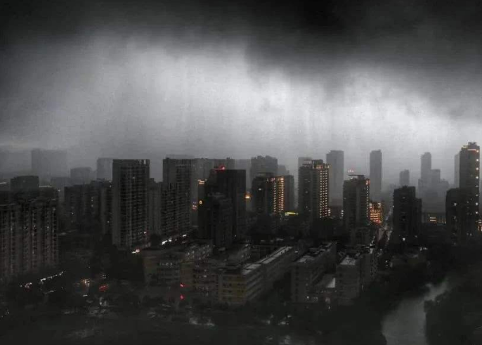 广东大部遭遇暴雨+大风 南部沿海仍雨势猛烈