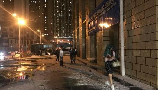 贵阳发布暴雨黄色预警 市内多个城区遭遇冰雹袭击