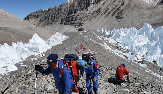 珠峰高程测量登山队撤回6500米前进营地 23日后再考虑冲顶