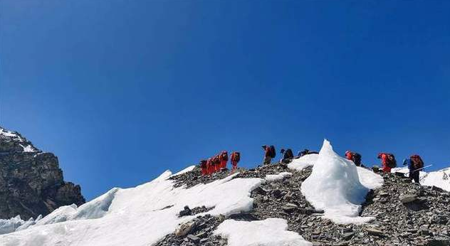 珠峰高程测量登山队撤回6500米前进营地 23日后再考虑冲顶
