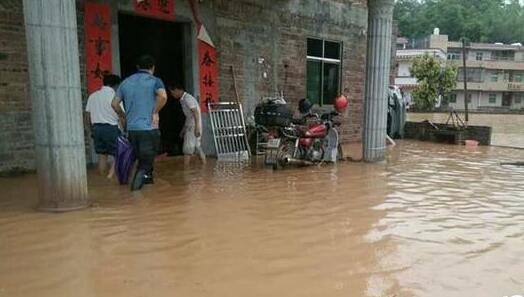 “龙舟水”时节广东多地持续暴雨 省会广州气温跌至29℃