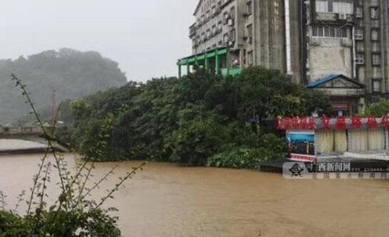 东莞暴雨导致河道水位暴涨 海事局24小时值班预警