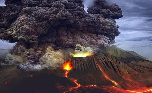 意大利埃特纳火山发生爆发 灰柱高度4500米持续3个小时