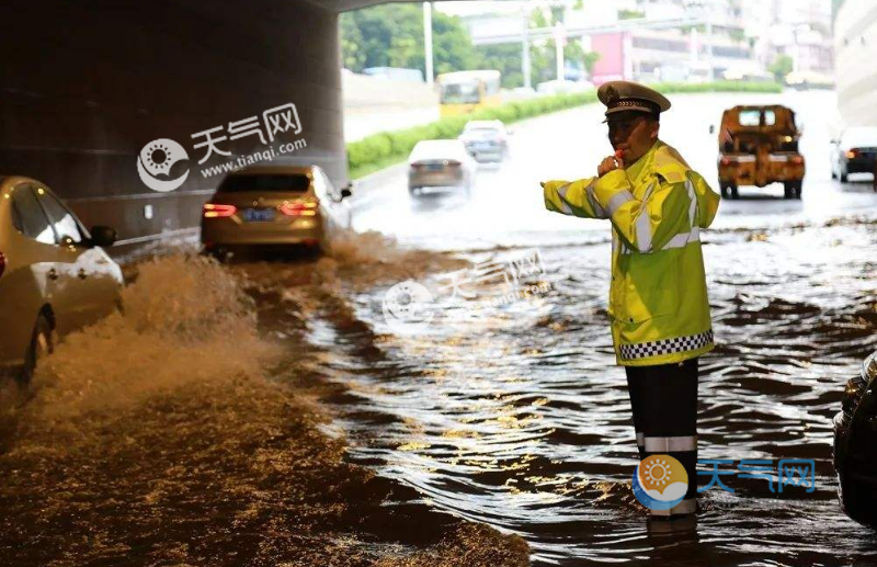 广州特大暴雨已致4人遇难 广州三防指挥部官方回应