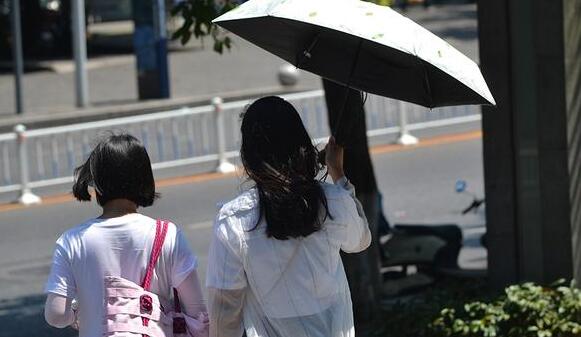 近期湖北多地雷阵雨天气 多地气温跌破30℃潮湿闷热