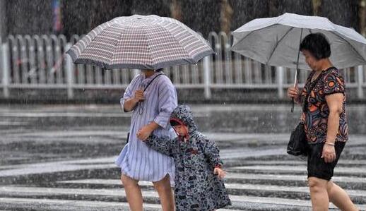 广东近期频遭强降雨侵袭 各地气温普遍逼近30℃