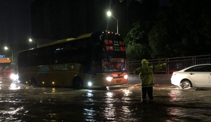 暴雨蓝色预警：江西浙江的暴雨最大最强