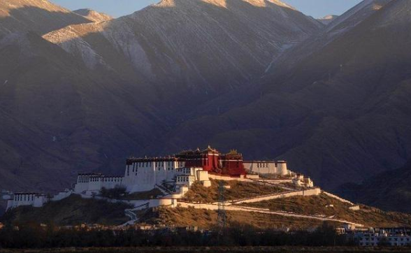 西藏布达拉宫限流开放：下午3点就禁止入宫