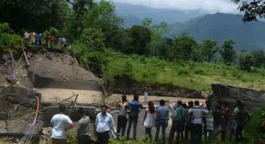 印度东北部暴雨引发山体滑坡  20人死亡另有10多人受伤