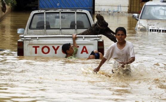 也门遭遇强降雨并引发洪水 目前导致至少9人死亡
