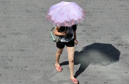 芒种来临北京气温增至30℃ 周末天气晴热市民要注意防晒防护