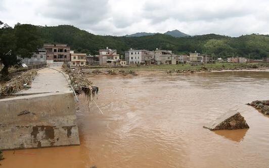 近期广东各地暴雨天气频繁 目前已有17个市县发布暴雨预警