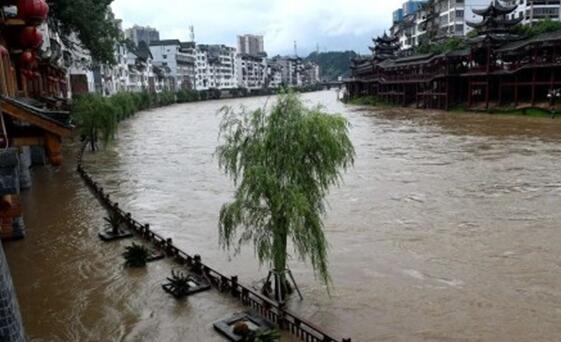 这周末广西天气主题依旧是暴雨 12小时累计雨量超200毫米