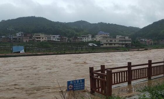 广州从化清远等地发布暴雨预警 省内6条河流超警戒水位