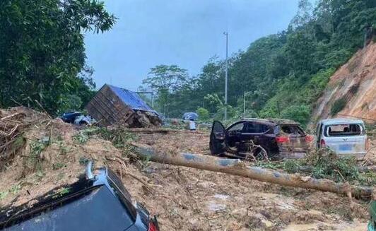 广东暴雨多地路段出现山体滑坡 气象部门提醒车主出行需小心