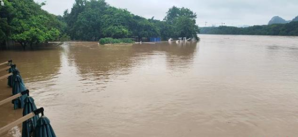 广西桂林强降雨造成洪水 漓江超警11日前雨不会停